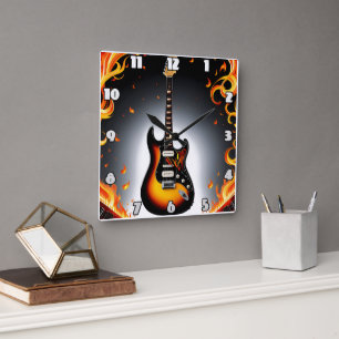 Horloge Carrée Une guitare ardente qui brille sous les projecteur