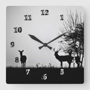 Horloge Carrée Une image de quelques cerfs communs dans la brume