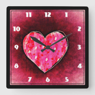 Horloge Carrée Une mignonne main dessinée au coeur rose sur une t
