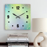 Horloge Carrée Vert ombre couleur or confetti points chic<br><div class="desc">Des chiffres audacieux, noirs et faciles à lire, des points de confettis au champagne fantaisie doré superposent un arrière - plan à l'ombre chic, pastel bleu turquoise, vert et violet. Aménagez votre chambre préférée avec cette horloge murale design, moderne, simple et chic. Vous avez le choix entre un visage rond...</div>