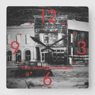 Horloge Carrée Vieux bâtiments avec l'horloge customisée par