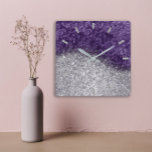 Horloge Carrée Violet Parties scintillant violet Argent gris velo<br><div class="desc">Unique minimaliste et décoratif. Couleur Pantone de l'année - ultra violet Unique mélange de textures. Correspond à la mode tendance décoration maison. Vous pouvez modifier la forme et la couleur de la main.</div>