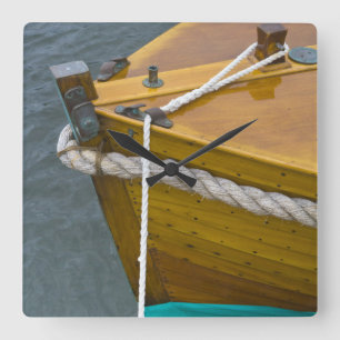 Horloge Carrée Voilier en bois dans l'eau