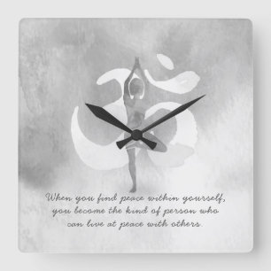 Horloge Carrée YOGA Instructor Meditation Tree Pose Om Sign Quote