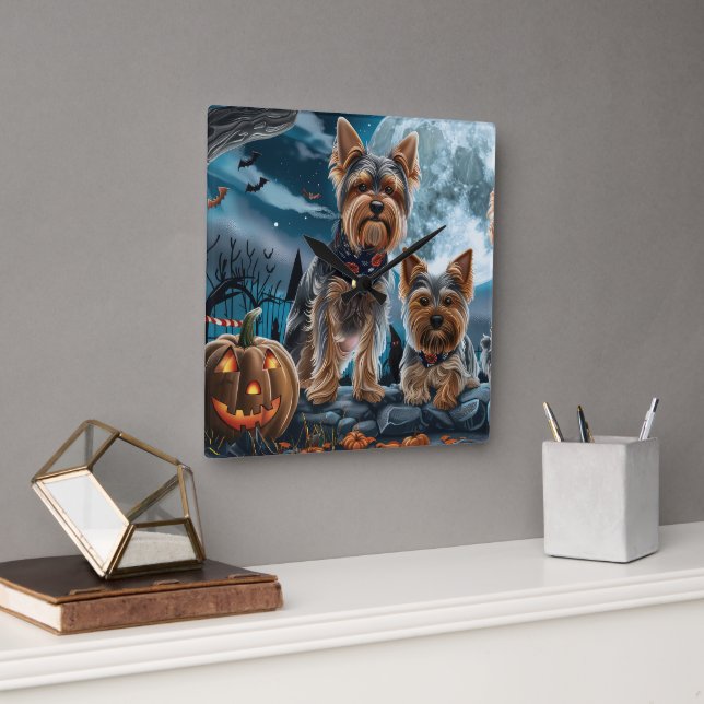 Horloge Carrée Yorkshire Terrier Halloween Épouvantable (Bureau)