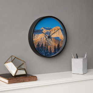 Horloge Chaîne Waputik dans les montagnes Rocheuses canadi