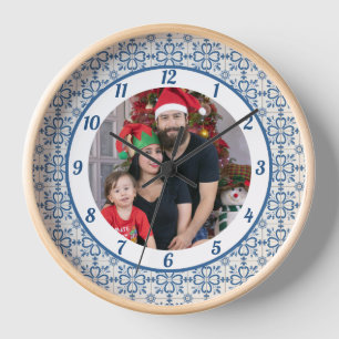 Horloge Charleterie de Noël et pétales de fleurs