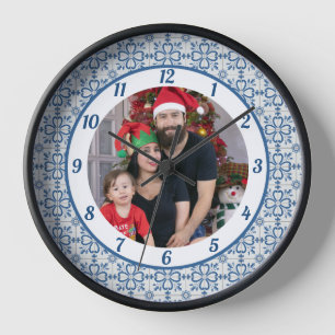 Horloge Charleterie de Noël et pétales de fleurs