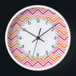 Horloge Chevron Pattern<br><div class="desc">A bright and moderne design with zigzag patterns. Click on the customize button to make more changes.</div>