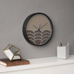 Horloge Classic Contemporary Scalloped Scales Art Motif<br><div class="desc">Contemporain minimaliste gris, taupe et marron foncé coquilles Saint-Jacques cercles design motif. Orné, fantaisiste, ludique et motif classique pour l'hipster, la fashionista funky ou la diva de mode, le branchet ou l'amant abstrait de motifs géométriques. Elégant, élégant et éclectique design minimaliste pour le décorateur artistique, décorateur artistique, populaire branchiste, style...</div>