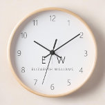 Horloge Classic Élégant Moderne Minimaliste Nom Monogramme<br><div class="desc">Améliorez votre décoration de maison avec notre horloge murale Monogramme minimaliste classique élégant et moderne. Ce magnifique garde-temps allie élégance intemporelle et minimalisme contemporain, élevant votre espace de vie à de nouveaux niveaux de sophistication. Réalisée avec précision et attention minutieuse aux détails, cette horloge murale est plus qu'un simple accessoire...</div>