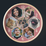 Horloge Collage Photo Famille 7 Fleur Hexagon Rose Personn<br><div class="desc">Cette jolie horloge murale personnalisée comprend 7 de vos photos personnalisées dans une forme géométrique hexagone / nid d'abeille, disposées en forme de mosaïque de fleurs moderne minimaliste. Les images carrés fonctionnent mieux avec ce modèle, mais vous pouvez télécharger des photos de n'importe quelle forme et elles rempliront automatiquement les...</div>