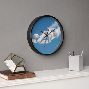 Horloge Courseur de nuages rêveur, art céleste surréaliste