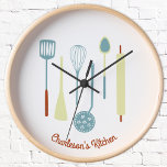 Horloge Cuisine rétro personnalisée<br><div class="desc">Des outils de cuisine rétro amusants. Modifiez le nom ou le texte à personnaliser. Art original de Nic Squirrell.</div>