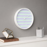 Horloge Cute Lavande Moderne & Monnaie Vert Écart<br><div class="desc">NewParkLane - Horloge simple mais mignonne,  personnalisée,  avec un motif moderne de larges bandes pastel / menthe vert et lavande. Ajoutez votre nom pour un design personnalisé.</div>
