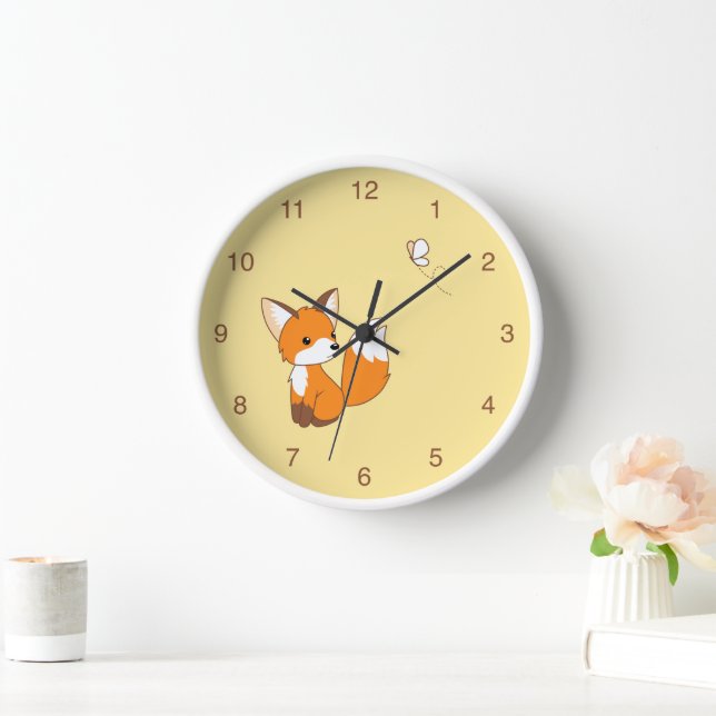 Horloge Cute Little Fox regarde Papillon jaune (Maison)