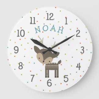Horloge de bébé de cerfs de bois avec nom