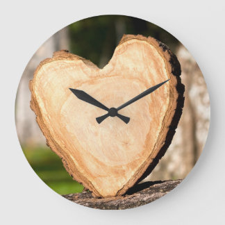 horloge de coeur en bois