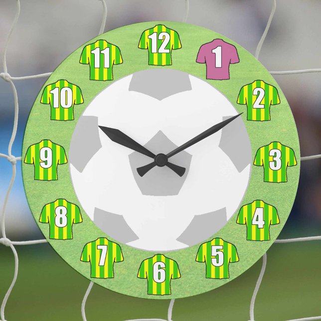 Horloge de football - avec chemises vertes et jaun (Créateur téléchargé)