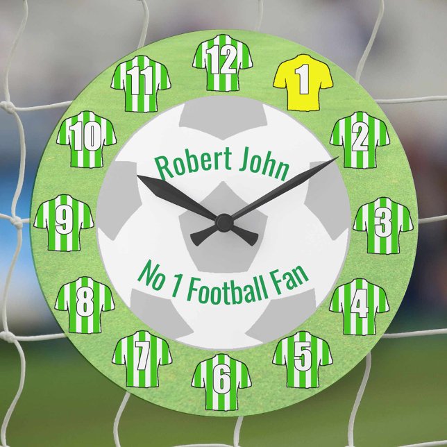 Horloge de Football - Chemises rayées vertes (Green and white striped football shirts on a clock for number 1 fan)