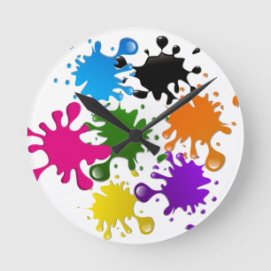 horloge de paroi avec des taches de peinture