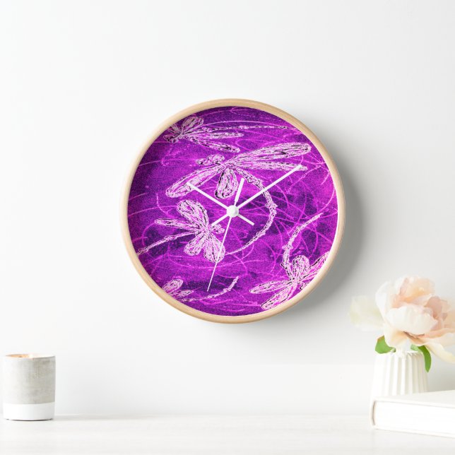 Horloge Des libellules argentées sur un ciel magenta magiq (Maison)