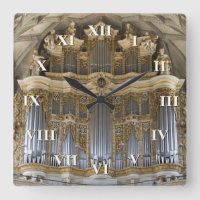 Horloge d'orgue avec chiffres romains