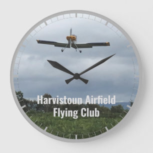 Horloge du club de vol avec avion léger. Grande ho