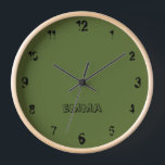 Horloge Elégant et chic Olive Green et Black Nom<br><div class="desc">Élégante et chic Horloge verte et noire d'olive</div>