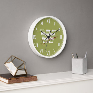 Horloge Élégant lettrage monogrammé moderne blanc olive