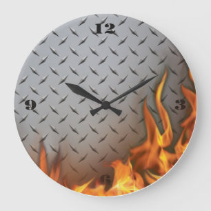 Horloge en métal diamant et mur d'incendie