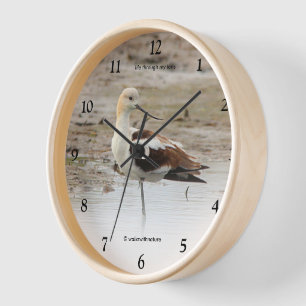 Horloge Étonnant oiseau à pattes à la plage américain Avoc