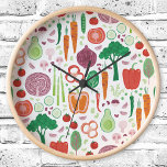Horloge Fun Modern Vegetable Motif Cuisine<br><div class="desc">Avec un motif moderne amusant composé de nombreux légumes délicieux. Art original de Nic Squirrell.</div>