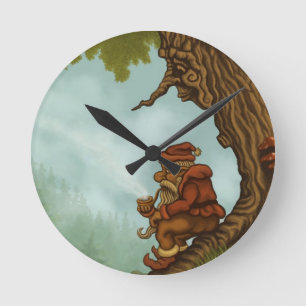 horloge heureuse d'imaginaire de gnome d'arbre