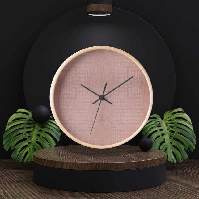 Horloge Impression de texture d'alligator rose (Pink Alligator Faux Leather Clock by Looly Elzayat
)