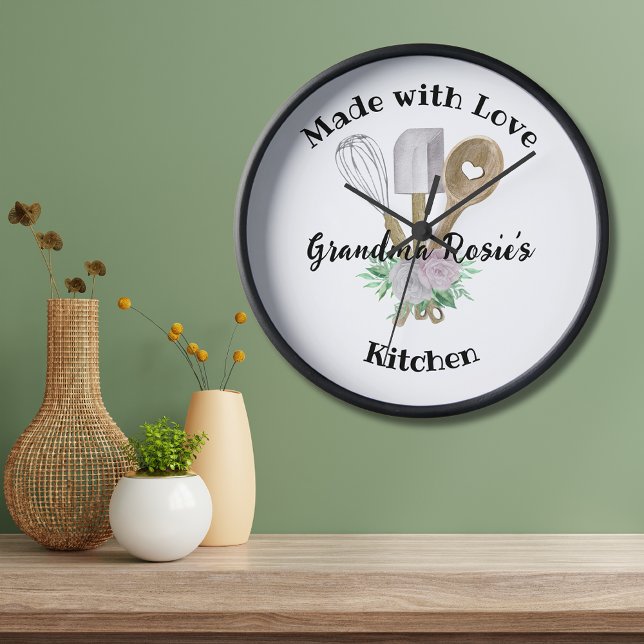 Horloge La cuisine de grand-mère | Fabriqué Avec Amour Per (Celebrate the love of Grandma's cooking with this custom Made with Love Clock with watercolor tools.)