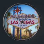 Horloge Las Vegas<br><div class="desc">Las Vegas est connu pour sa scène branchée et éclectique. Les gens s'habillent souvent dans un large éventail de styles, de décontracté à glamour, reflétant la diversité des activités offertes par la ville. Vous verrez tout, des vêtements de rue branchés sur le Strip aux tenues haut de gamme et élégantes...</div>
