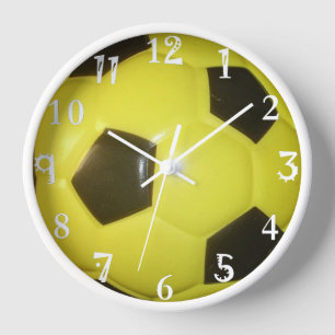Horloge Le football du dos et du jaune.