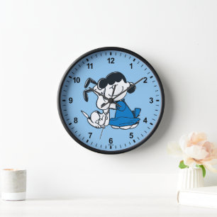 Horloge Lucy Hugging Snoopy