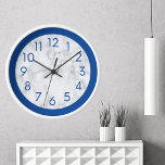Horloge Marbre Moderne Bleu Et Blanc<br><div class="desc">Horloge murale simple et moderne en marbre avec chiffres bleus. Fait un grand cadeau pour le ménage et les mariages.</div>