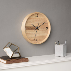 Horloge Mariage personnalisé moderne Nom de couple Bois