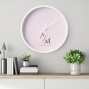 Horloge Minimal Pastel rose initial et personnalisé