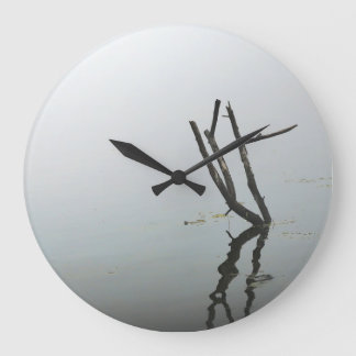 Horloge minimaliste en noir et blanc pour salon