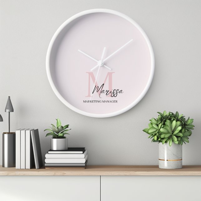 Horloge Monogramme minimal initial et nom Pastel rose (Créateur téléchargé)