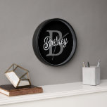 Horloge Monogramme moderne élégant Nom noir Gris noir Scri<br><div class="desc">Le Monogramme moderne Elégant Nom Black Grey Script Horloge est un ajout sophistiqué à tout espace, mélangeant fonctionnalité et style. Doté d'un visage noir épuré et d'un script gris, cette horloge est personnalisée avec un monogramme élégant et un nom, ce qui en fait un garde-temps unique et raffiné. Idéal pour...</div>