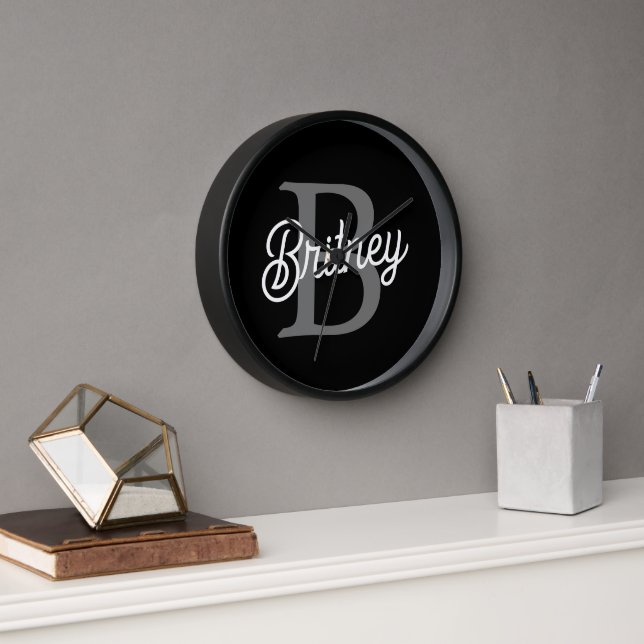 Horloge Monogramme moderne élégant Nom noir Gris noir Scri (Bureau)