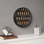 Horloge Motif Faux Rouge Cuivre Abstrait<br><div class="desc">Belle décoration contemporaine faux brillant et rouge brillant couleur cuivre rayures de couleur tressé motif de texture. Design orné, funky, moderne et fantaisiste pour décorateur d'intérieur de la maison artistique ou branché artsy, style d'art rétro vintage ou amateur de motifs géométriques abstraits. Disponible sur une variété d'accents de décoration de...</div>