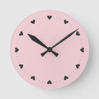 Horloge murale à marques de coche cœur rose et noi