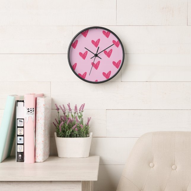 Horloge murale à motif de cœurs dessinés à la main (Salle de lecture)