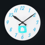 Horloge murale acrylique du Coeur de neige d'hiver<br><div class="desc">Vous pouvez admirer mon dessin d'un coeur de neige avec de la glace blanche autour et des flocons de neige qui tombent,  j'appelle ce dessin,  "Coeur des neiges d'hiver",  qui fait les salutations d'hiver parfaites. Maintenant vous pouvez commander,  "Winter Snow Heart" sur cette horloge murale acrylique.</div>